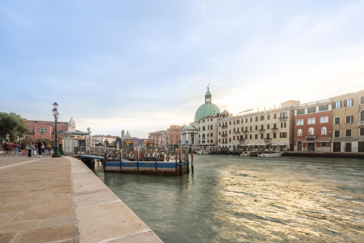 Venetian Palace R&R Exterior photo